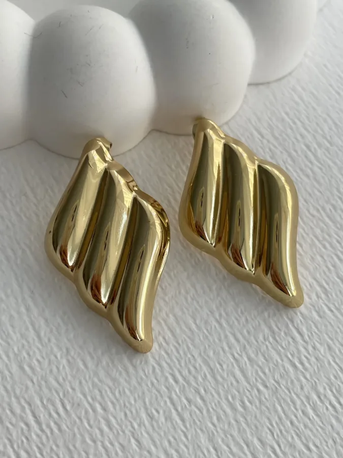 Çelik Üçlü Kıvrım Tasarım Gold Küpe