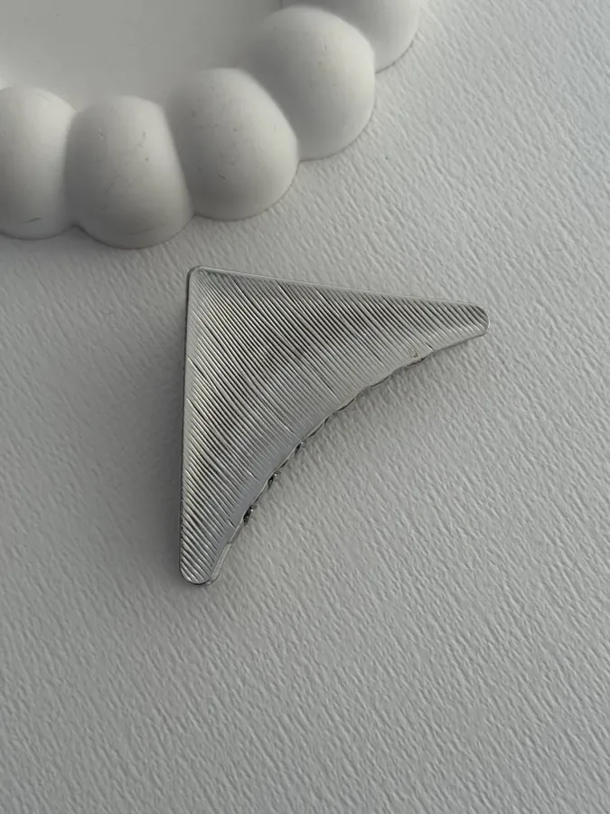 Premium Metal Üçgen Kıskaçlı Gümüş  Toka